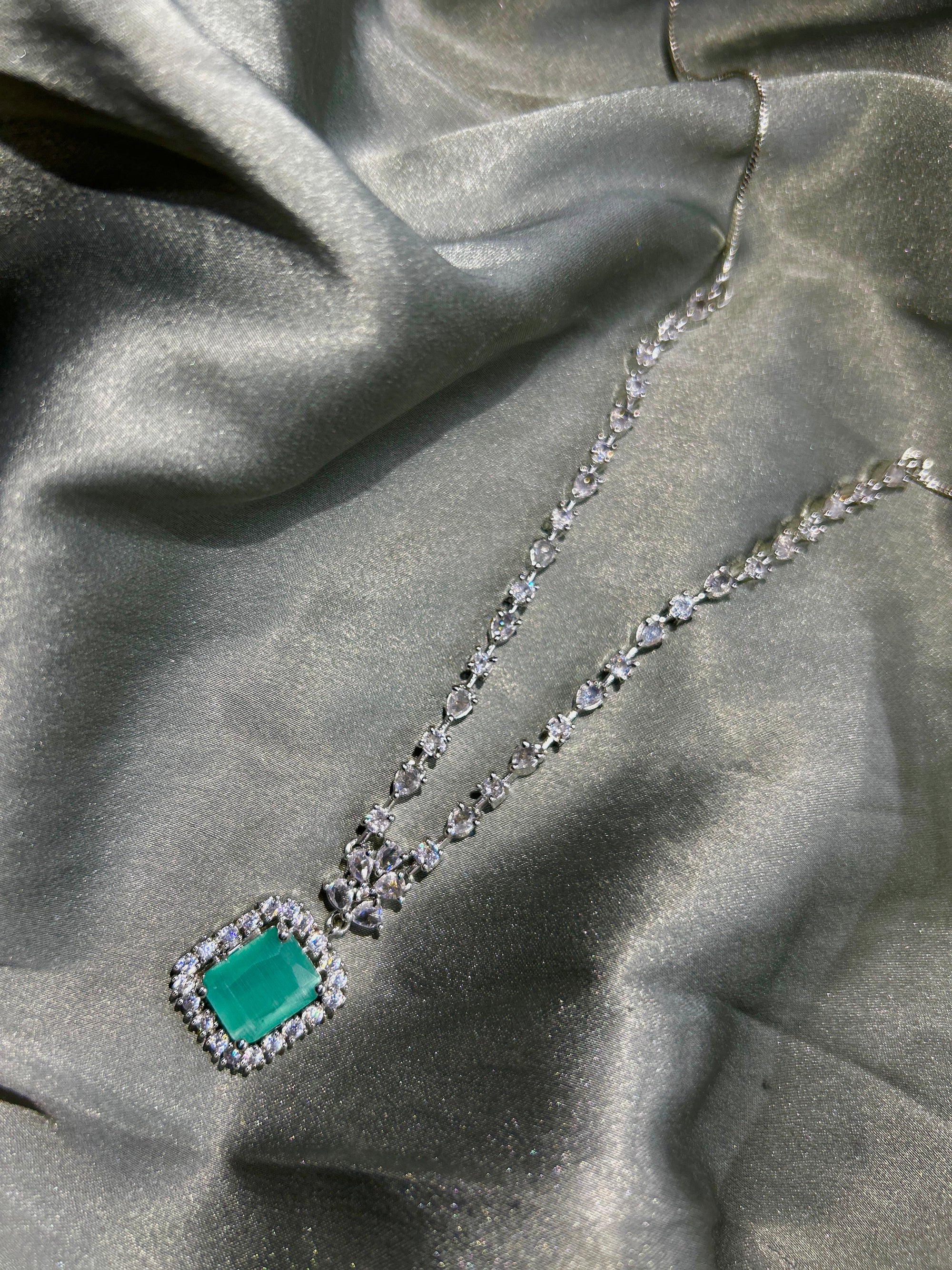 Emerald Frost Necklace Set