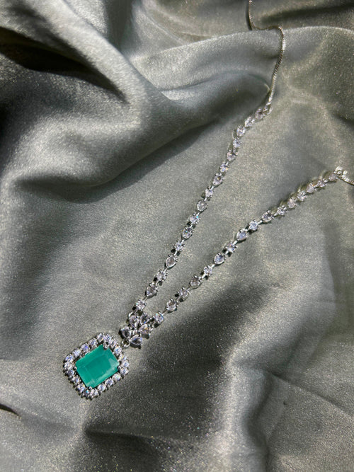 Emerald Frost Necklace Set