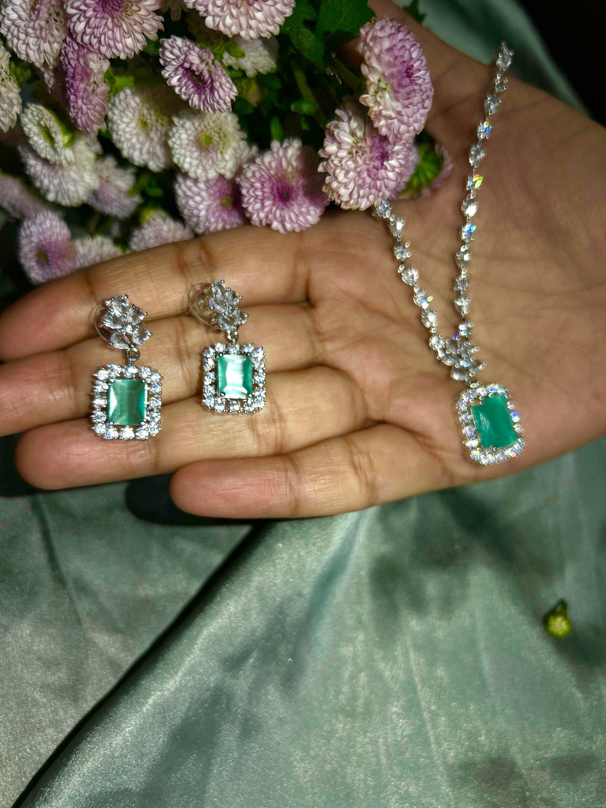 Emerald Frost Necklace Set