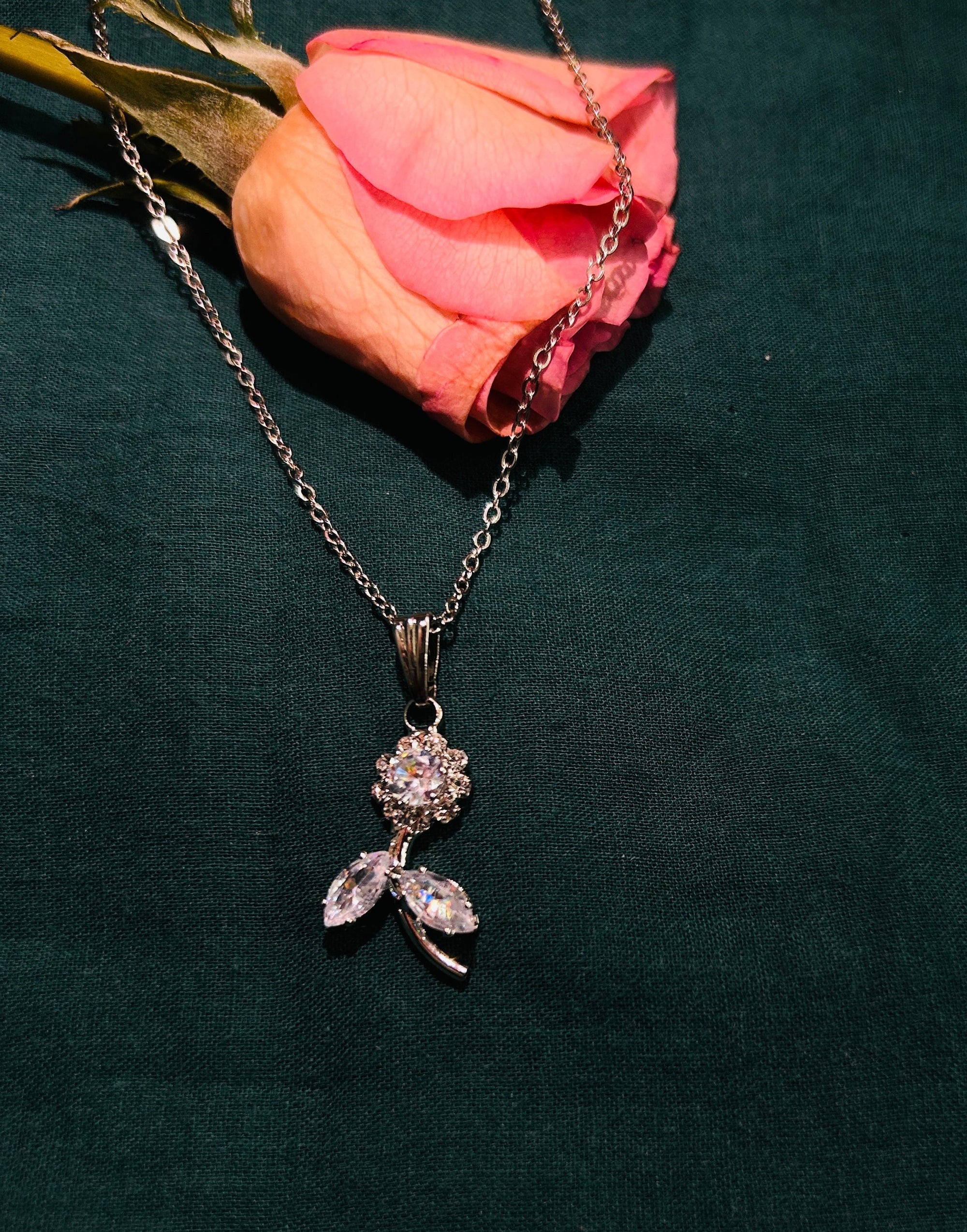 Korean Fleur pendant