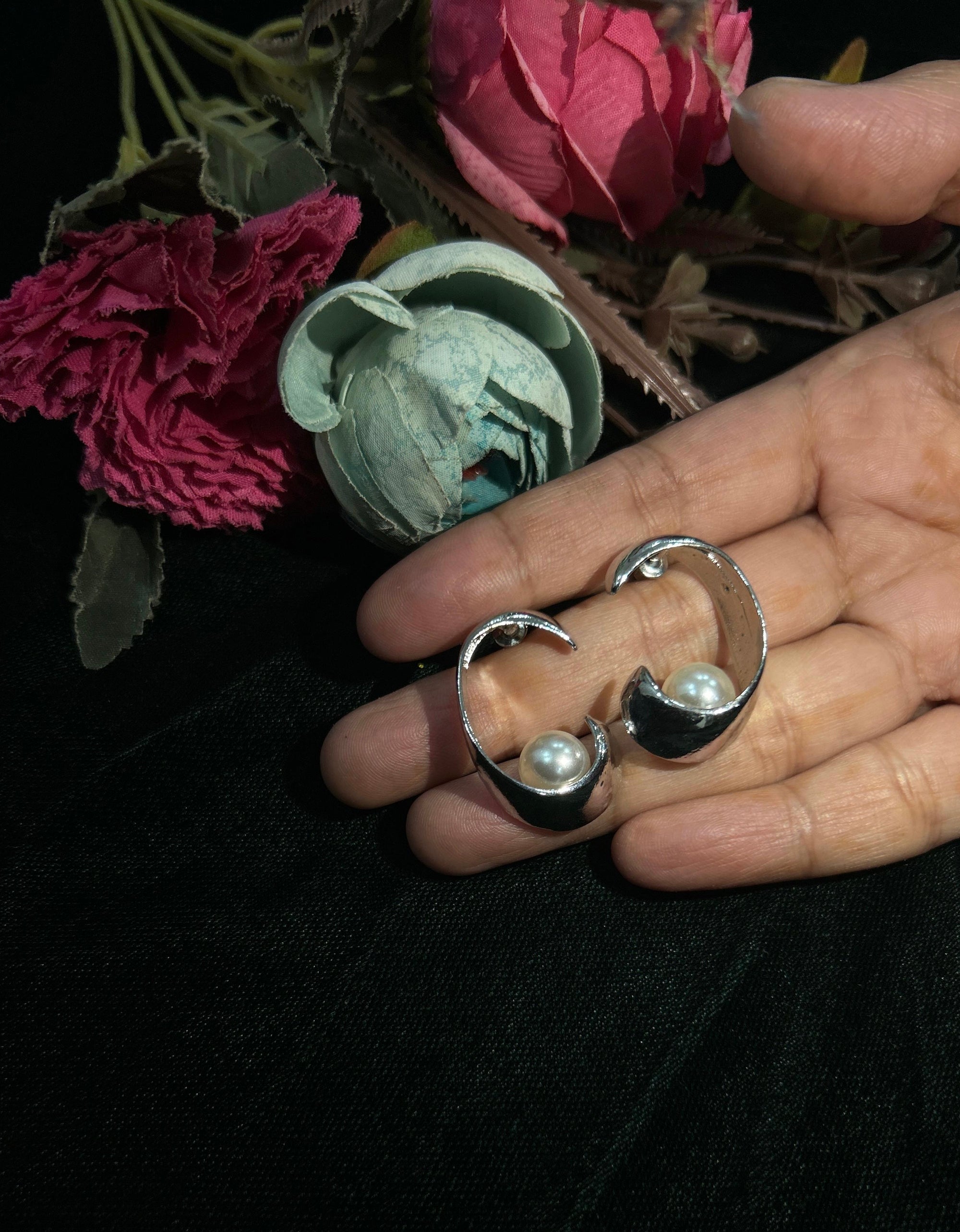 Korean silver Pearl Embrace Earrings